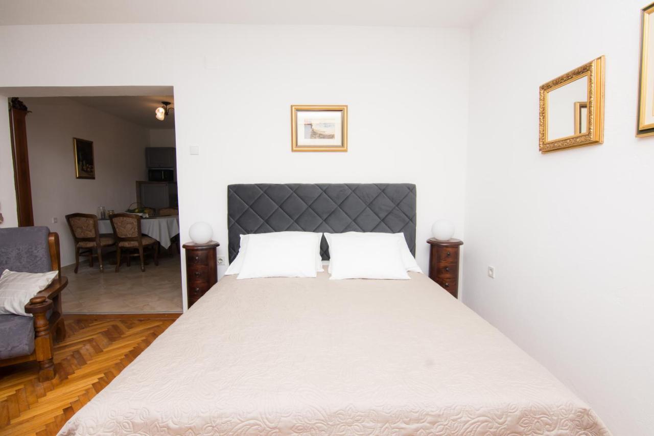Karmela Rustic Apartment เซนญ์ ภายนอก รูปภาพ