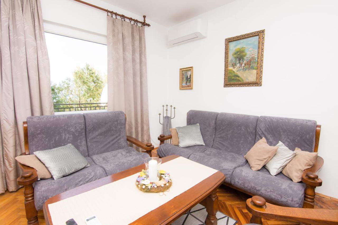 Karmela Rustic Apartment เซนญ์ ภายนอก รูปภาพ
