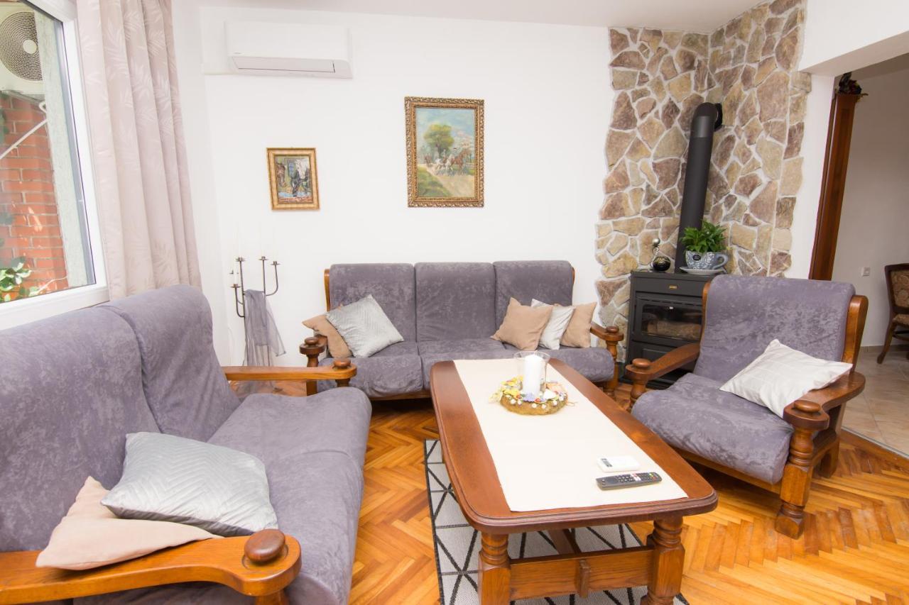 Karmela Rustic Apartment เซนญ์ ภายนอก รูปภาพ