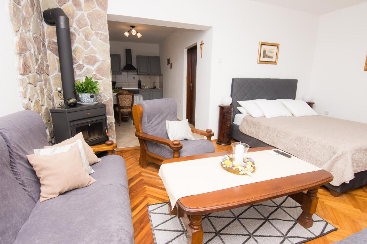 Karmela Rustic Apartment เซนญ์ ภายนอก รูปภาพ